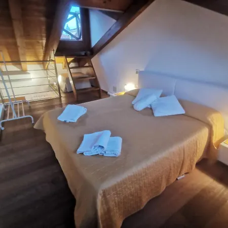 Pandora Flat With Altana *