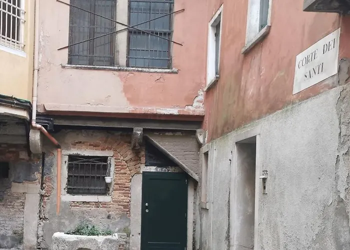 Pandora Flat With Altana Venedig