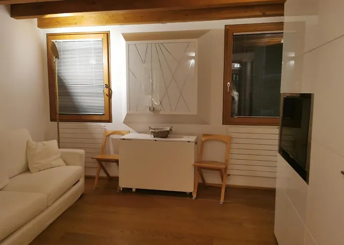 Pandora Flat With Altana