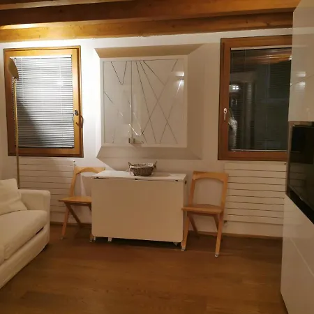 Pandora Flat With Altana