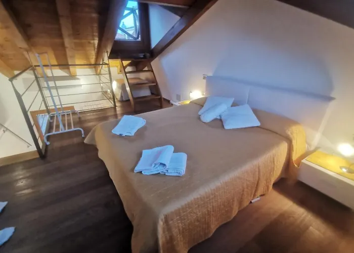 Pandora Flat With Altana *